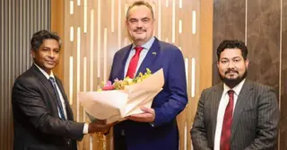 ঢাকায় পৌঁছেছেন নতুন মার্কিন রাষ্ট্রদূত ব্রেন্ট ক্রিস্টেনসেন